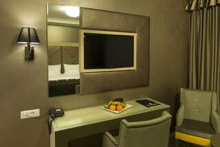 Отель Exclusive Hotel & More Сибиу Улучшенный двухместный номер с 1 кроватью или 2 отдельными кроватями-11
