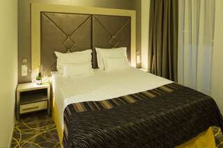Отель Exclusive Hotel & More Сибиу Улучшенный двухместный номер с 1 кроватью или 2 отдельными кроватями-17
